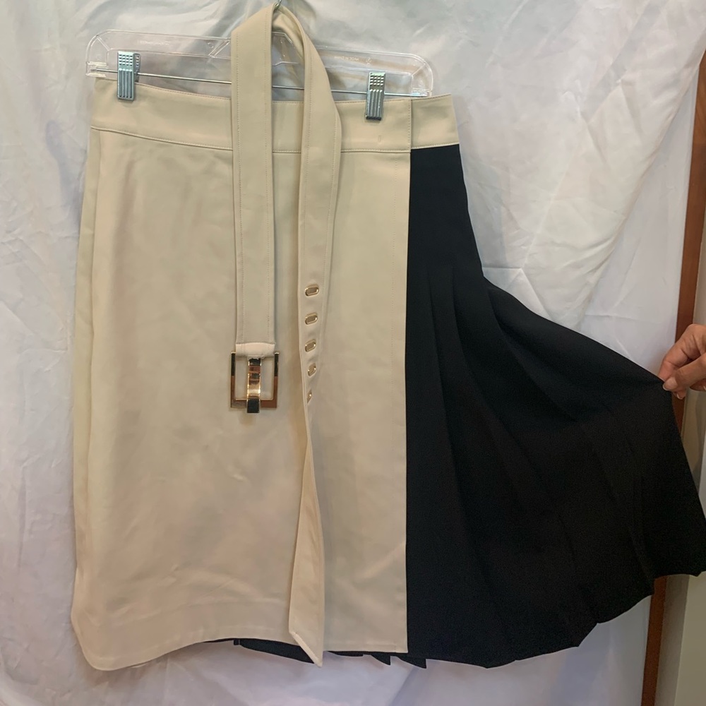 Cool Per Se belted pleated skirt mid length, size 10